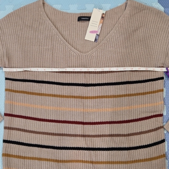 Dokotoo Women's Tan Striped Lightweight Knit Sweater Size L NWT - Picture 3 of 8